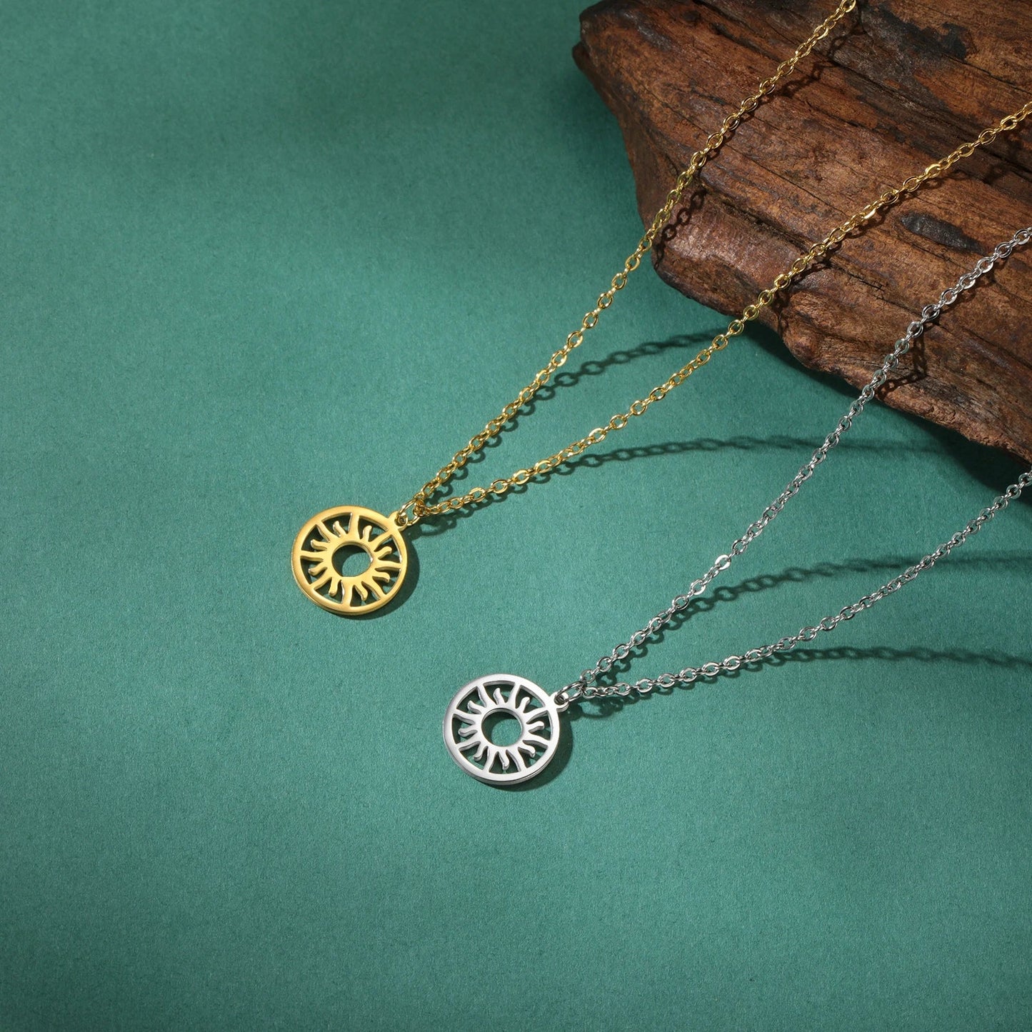 Sun Pendant O-Link Chain Necklace