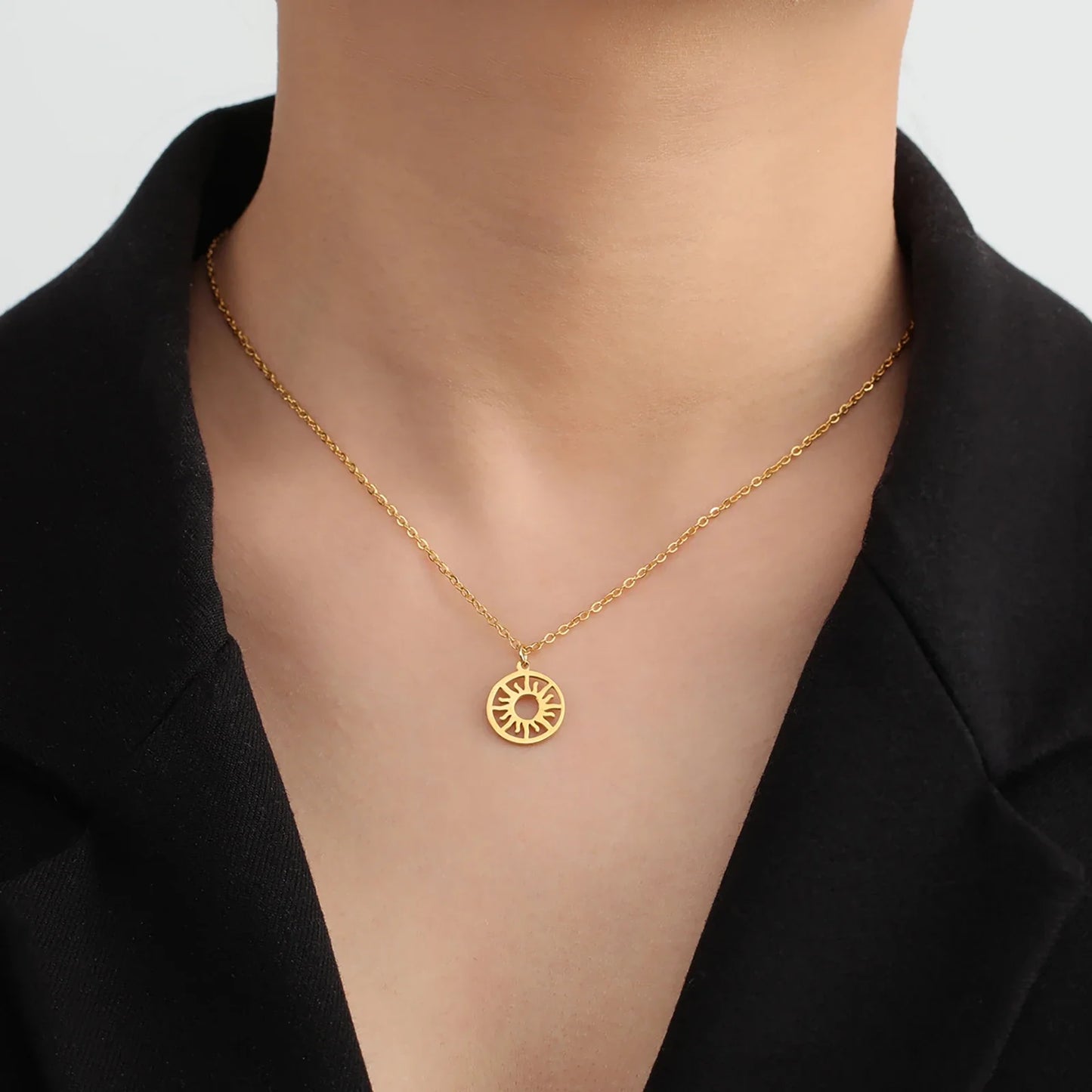 Sun Pendant O-Link Chain Necklace