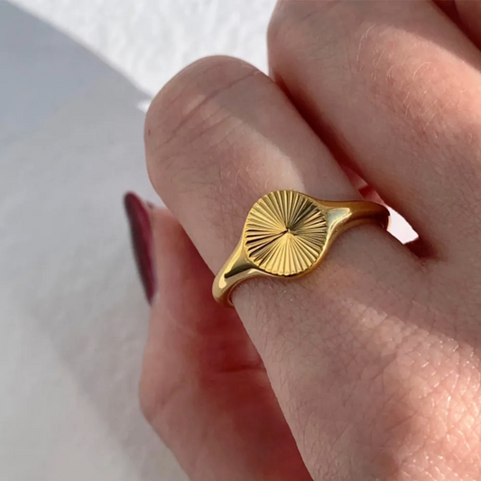 Dainty Rays Ring for Her - Dagger & Diamond